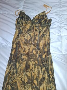 urban outfitters sasha satin dress Urban Outfitters Sasha Satin Midi Slip Dress in Red, Large